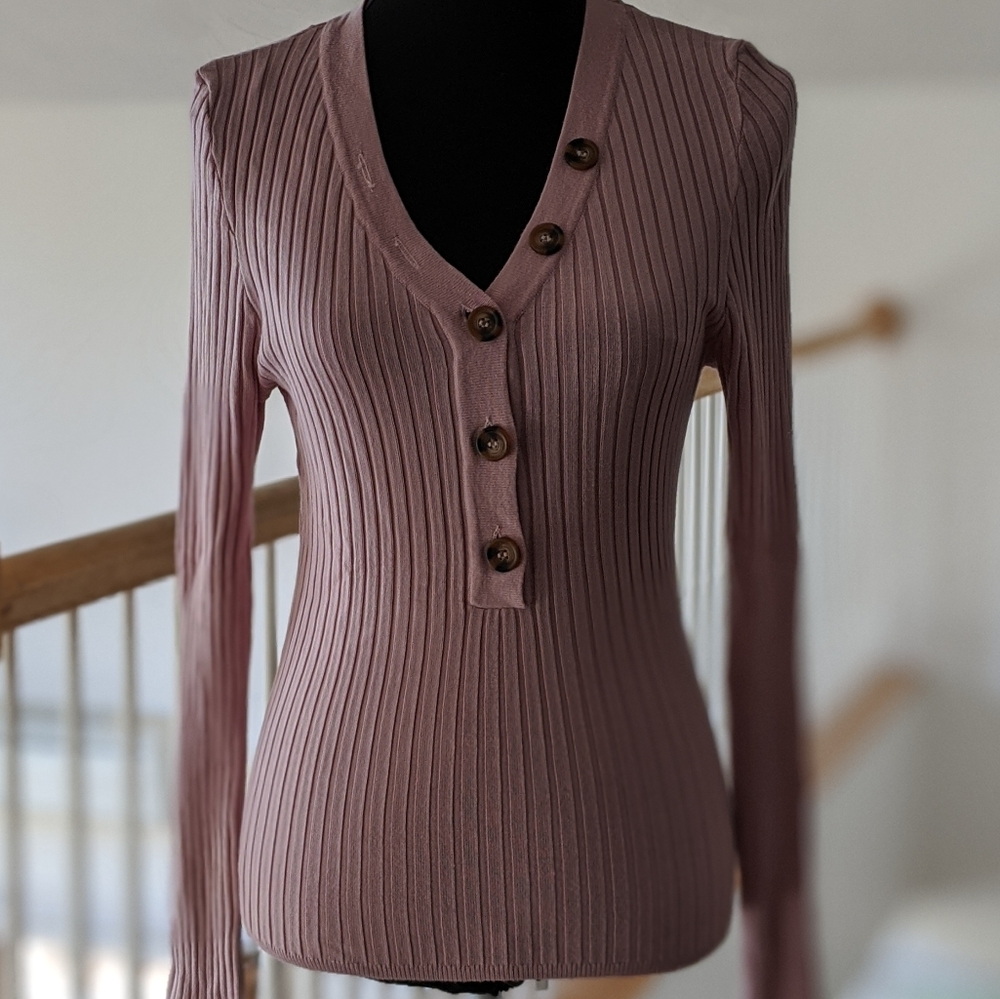 Urban Heritage v-neck sweater, juniors large